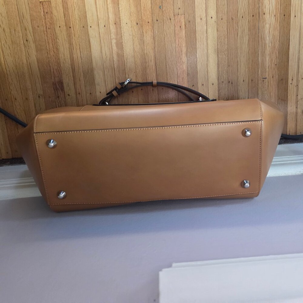 Alberta Di Canio leather Satchel/Tote in lovely Camel color with Silver Hardware - Picture 6 of 7